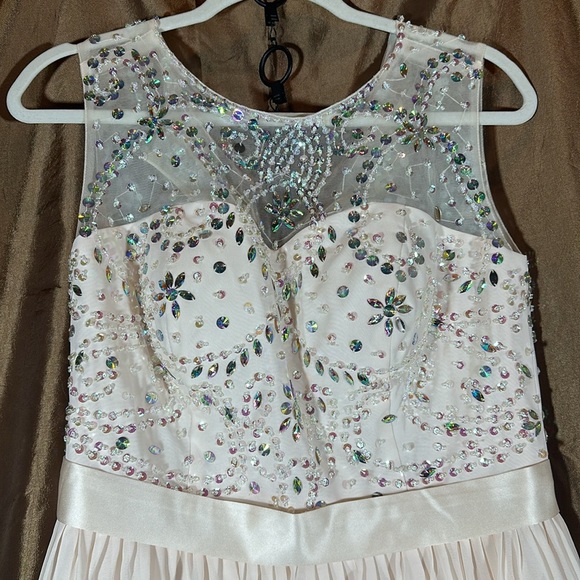 Hebeos US14 sleeveless long chiffon dress with gems and beads. a-line pale pink - Picture 3 of 7